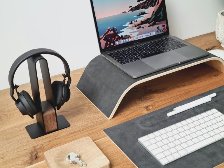 Top Benefits of Using a Laptop Stand for Ergonomics